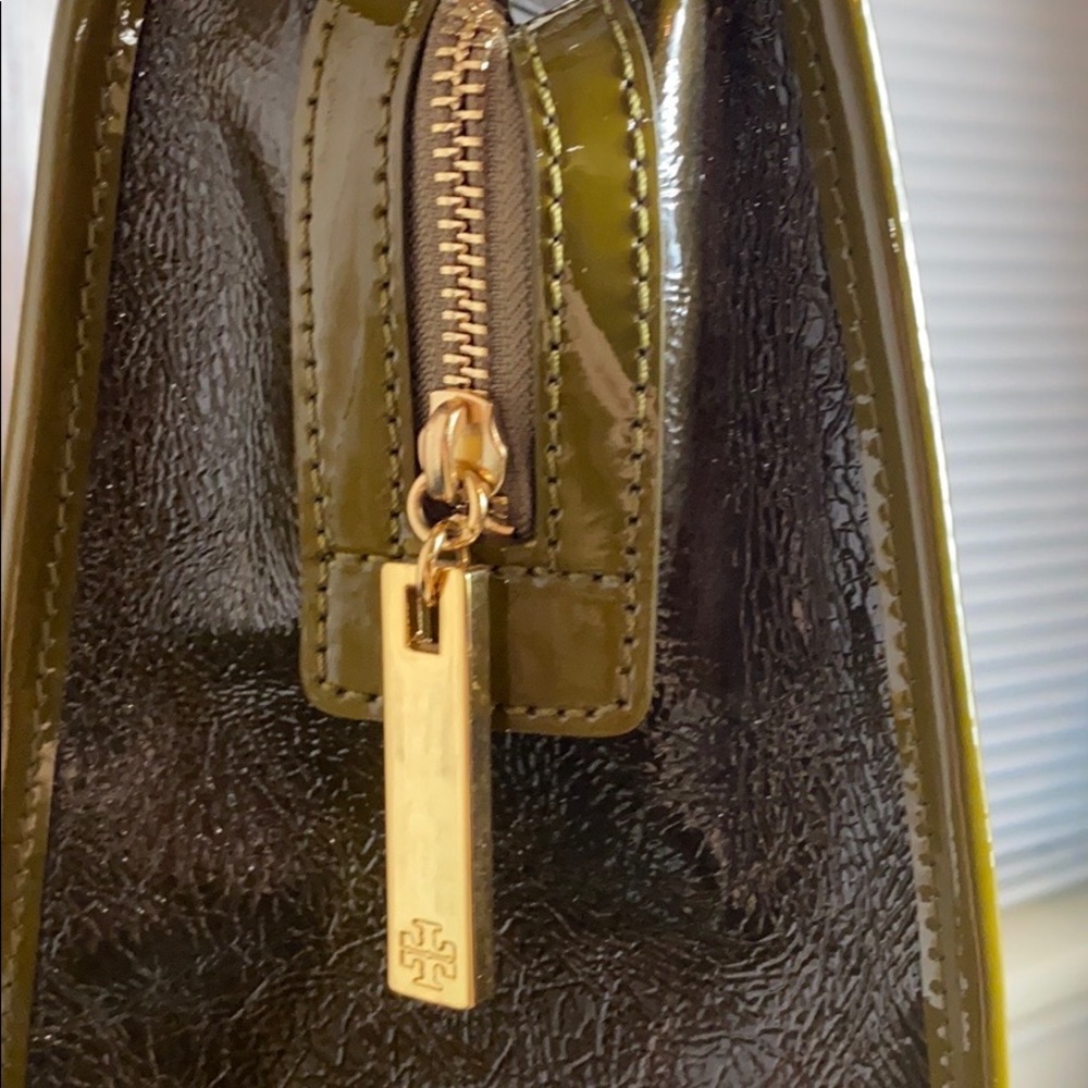 Sold 🤗Tory burch patent leather tote - Picture 3 of 16